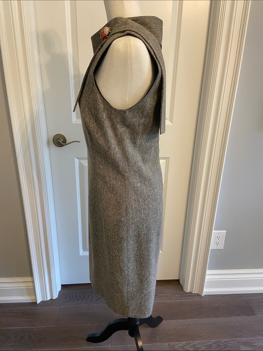 Pink Tartan Gray Tweed Midi Sheath Dress with Tie Neck Detail. Size US6 - Picture 7 of 15